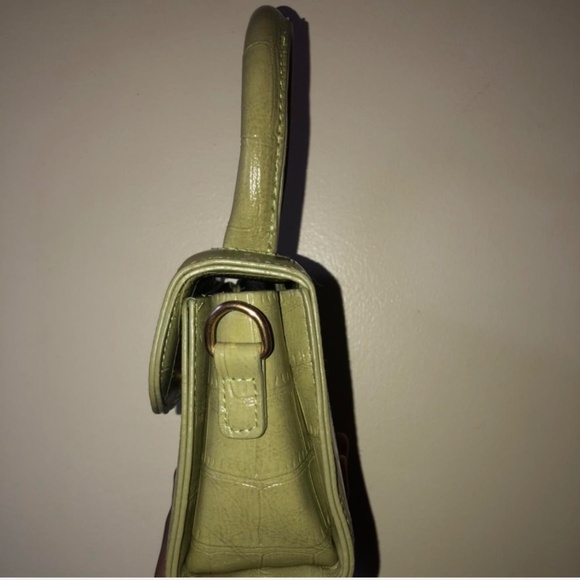 olive green handbag — crocodile pattern - Picture 3 of 4